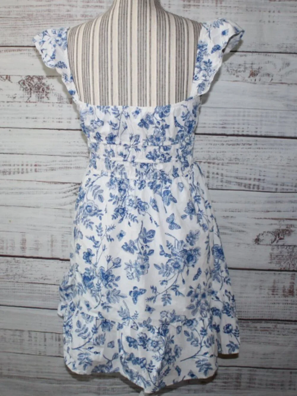 Popular 21 Flutter Strap Floral butterfly Mini Dress Size Medium - Picture 5 of 5